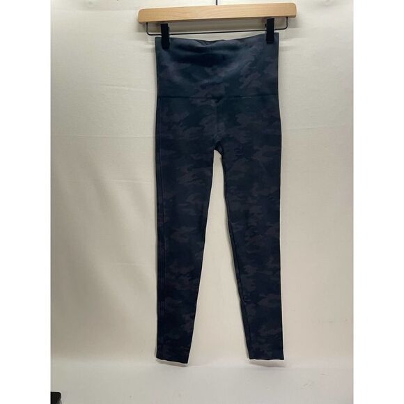 Spanx Look At Me Now Seamless Black & Grey Camo Shaping Leggings Size Small - Picture 1 of 4